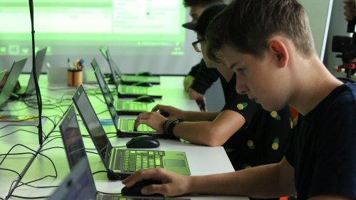 20 000 uczniów postawiło pierwsze kroki w programowaniu w ramach akcji „Koduj z Gigantami”