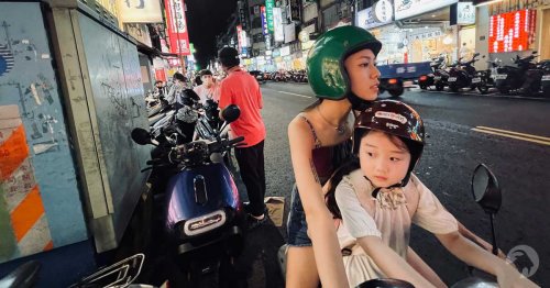 Left-handed girl - kino